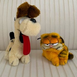 Vintage 1981 Garfield & 1983 Odie Plush Toys!